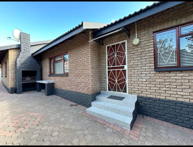 7 BEDROOM HOUSE FOR SALE IN HARTENBOS CENTRAL
